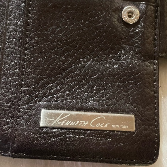 Kenneth Cole leather wallet - Picture 9 of 14